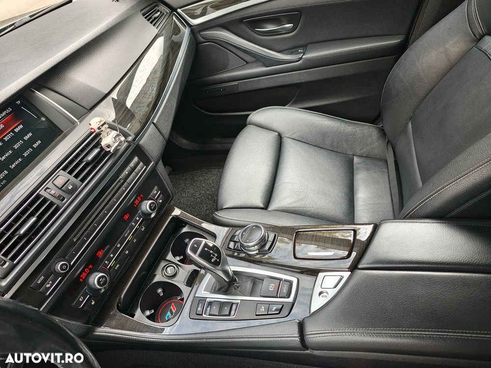 BMW Seria 5 525d xDrive AT - 12