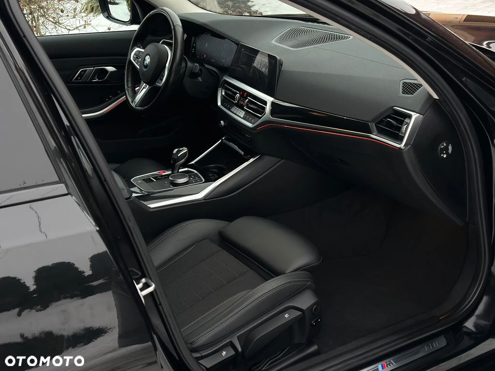 BMW Seria 3 330i M Sport - 13