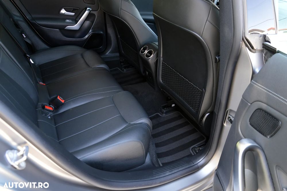 Mercedes-Benz CLA 180 7G-DCT Special Edition - 26