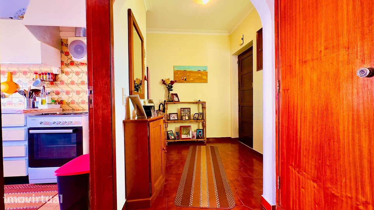 Andar de Moradia T2 | 70 m² | Varanda | Garagem | Porto Salvo - Grande imagem: 3/17