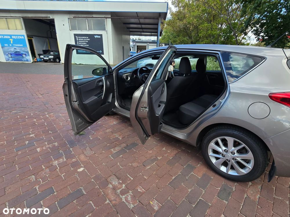 Toyota Auris 1.6 Premium MS - 10