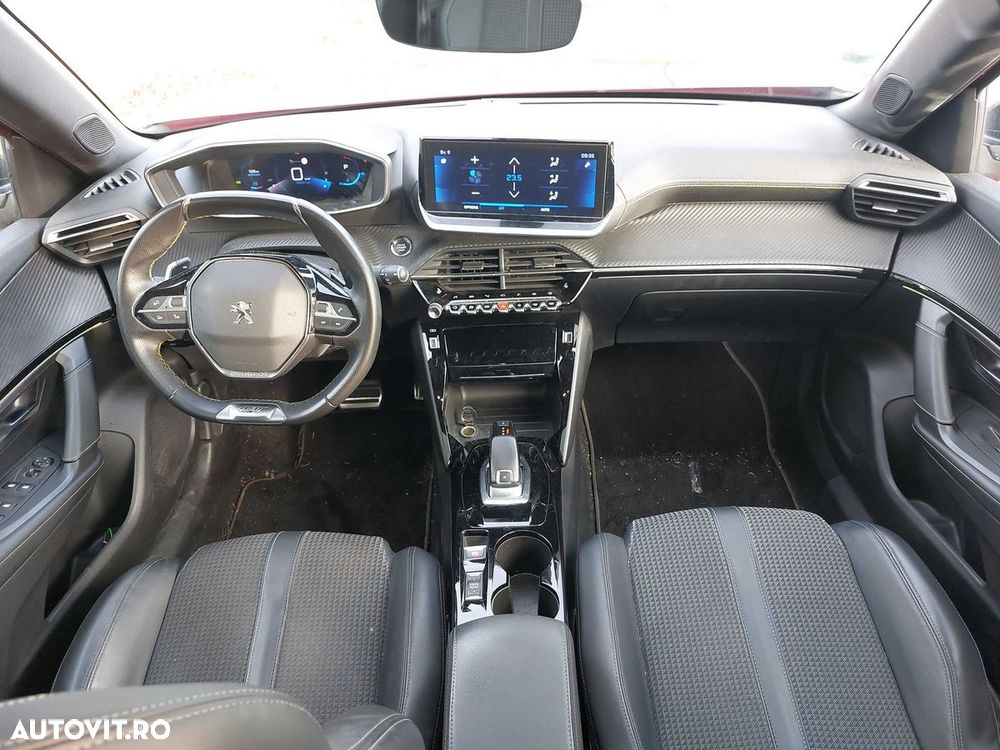 Peugeot 2008 PureTech 130 EAT8 GT - 4