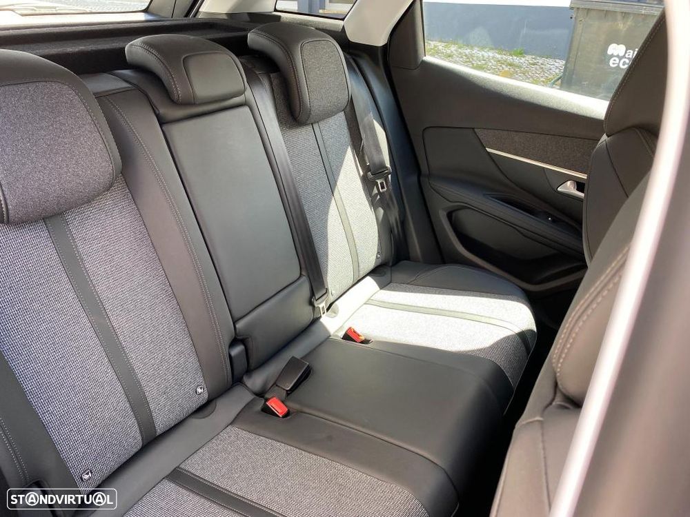Peugeot 3008 BlueHDi 130 Stop & Start EAT8 Allure - 33