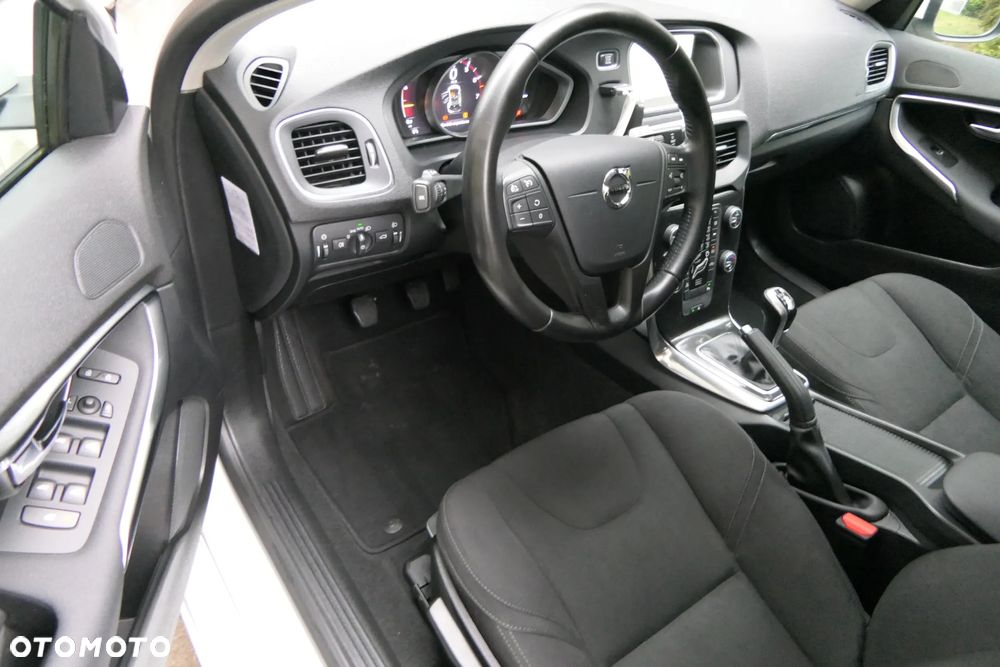 Volvo V40 T2 Drive-E Momentum - 17