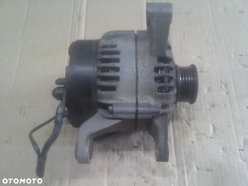 Skoda Fabia 1.4 MPi alternator 70A  047903017 - 5