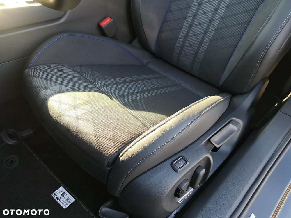 Volkswagen Passat - 12