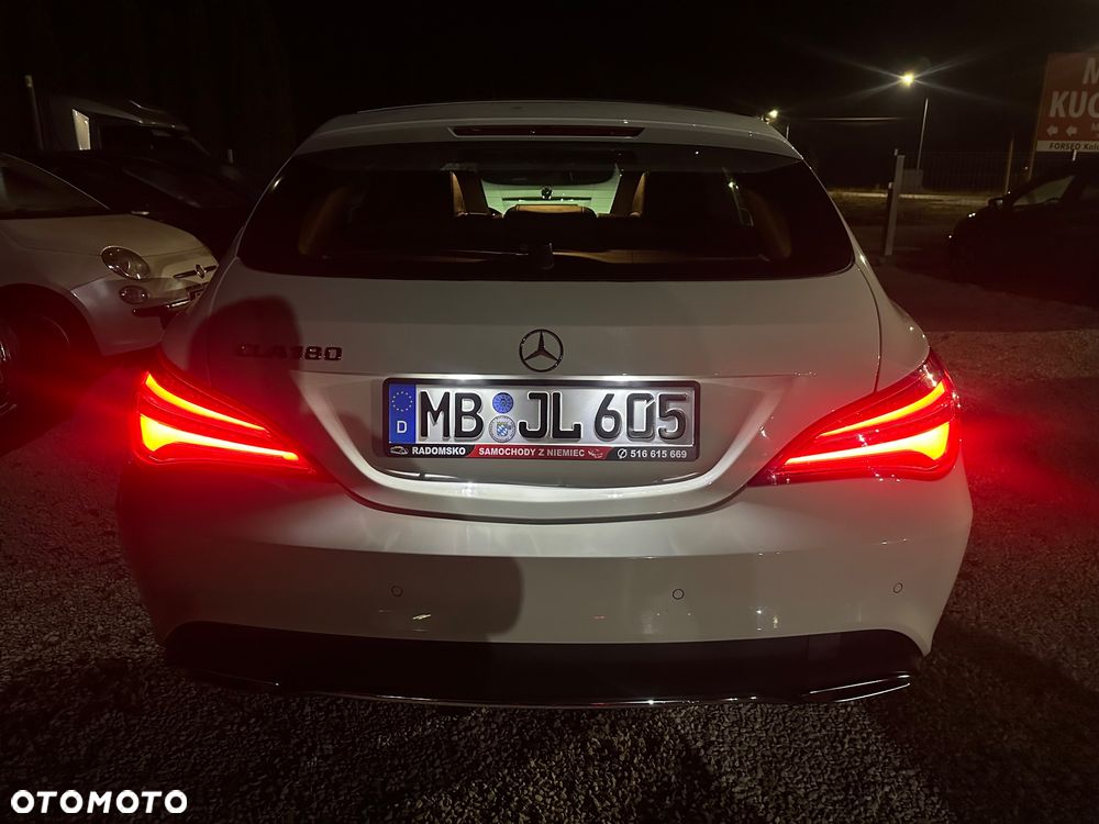 Mercedes-Benz CLA Shooting Brake 180 7G-DCT Urban - 31