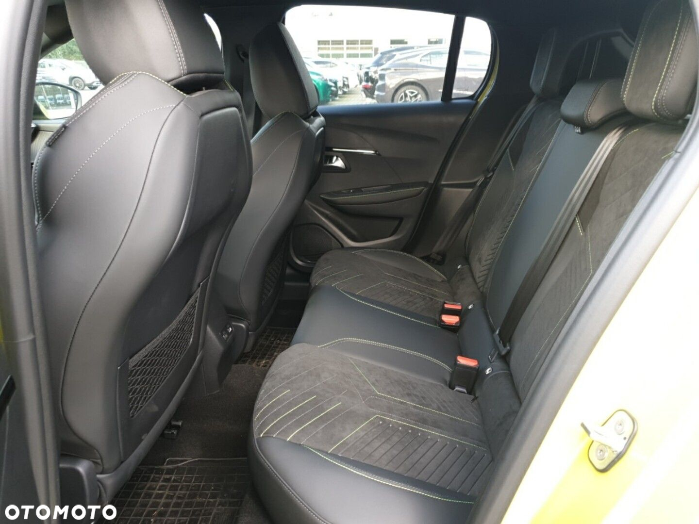 Peugeot 208 - 10