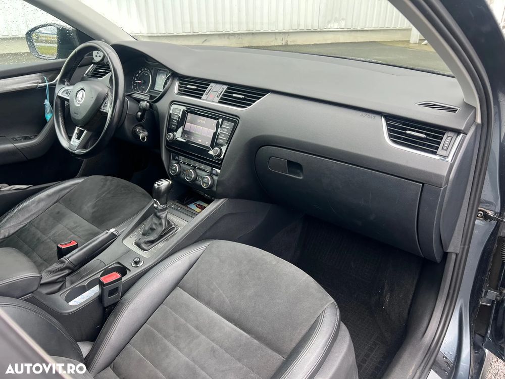 Skoda Octavia Combi 2.0 TDI 4x4 DSG Scout - 17