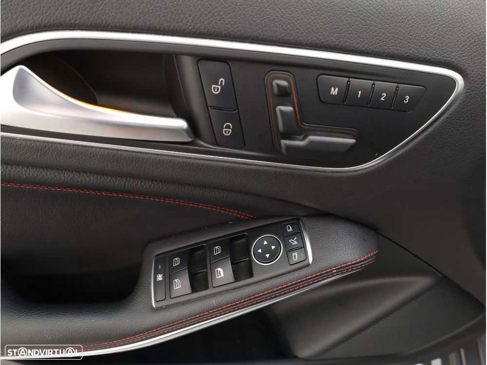 Mercedes-Benz A 45 AMG 4-Matic - 13