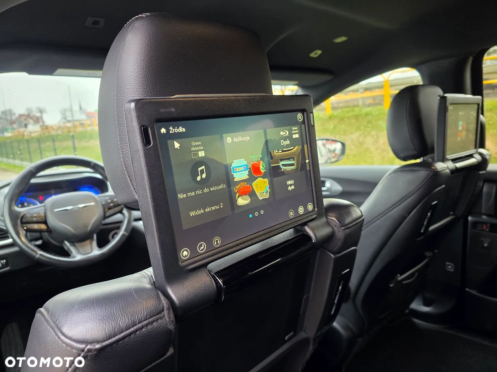 Chrysler Pacifica - 24