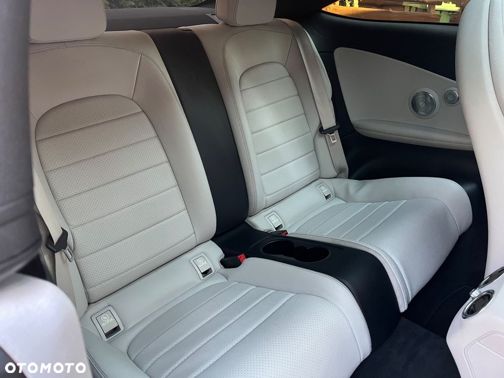 Mercedes-Benz Klasa C 300 Coupe 7G-TRONIC AMG Line - 8