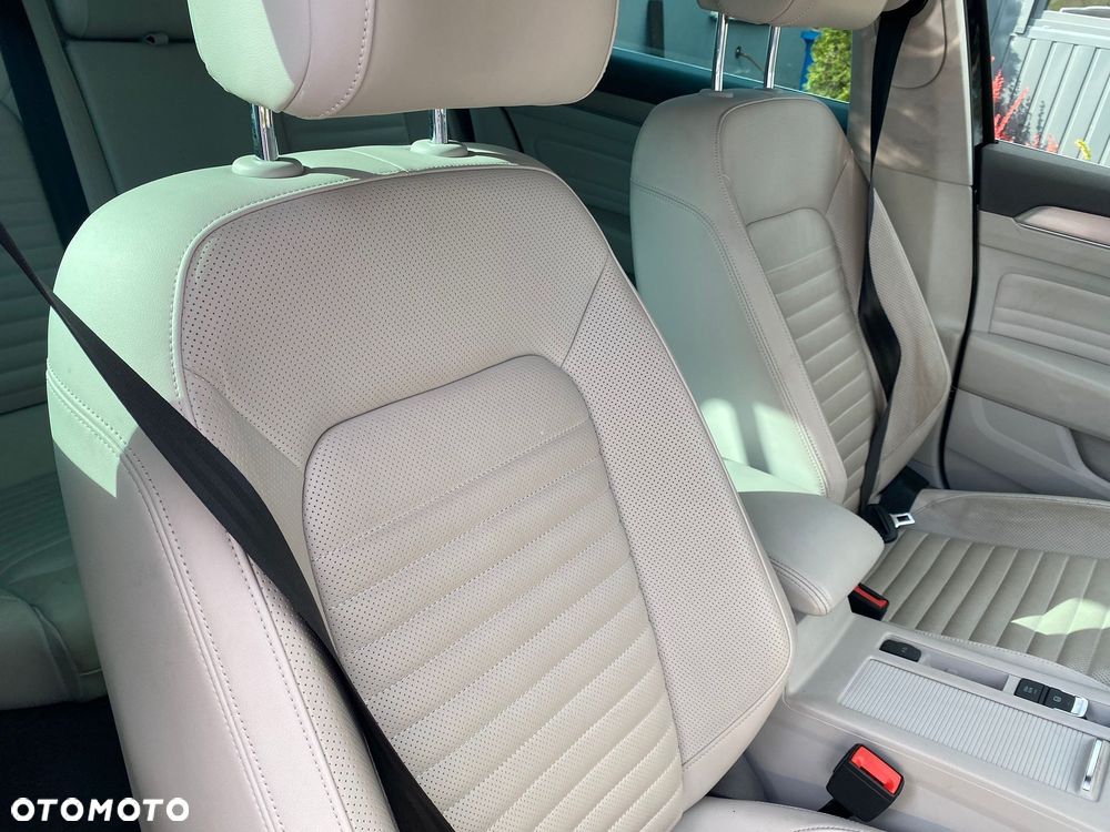 Volkswagen Passat 2.0 TDI Elegance DSG - 23