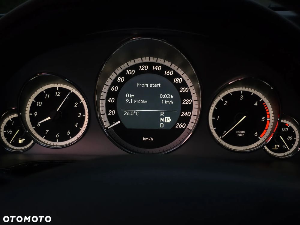 Mercedes-Benz Klasa E 300 CDI DPF BlueEFFICIENCY 7G-TRONIC Avantgarde - 8