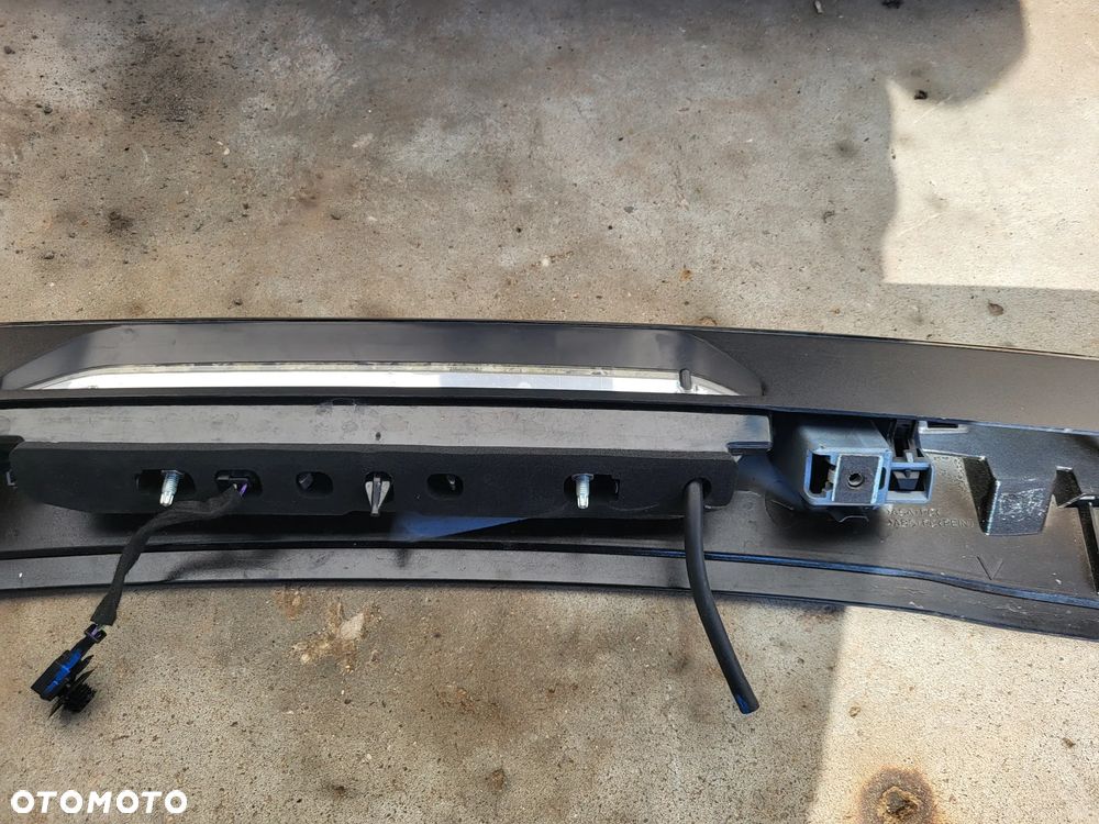 Spoiler blenda tylnej klapy Peugeot 2008 - 11
