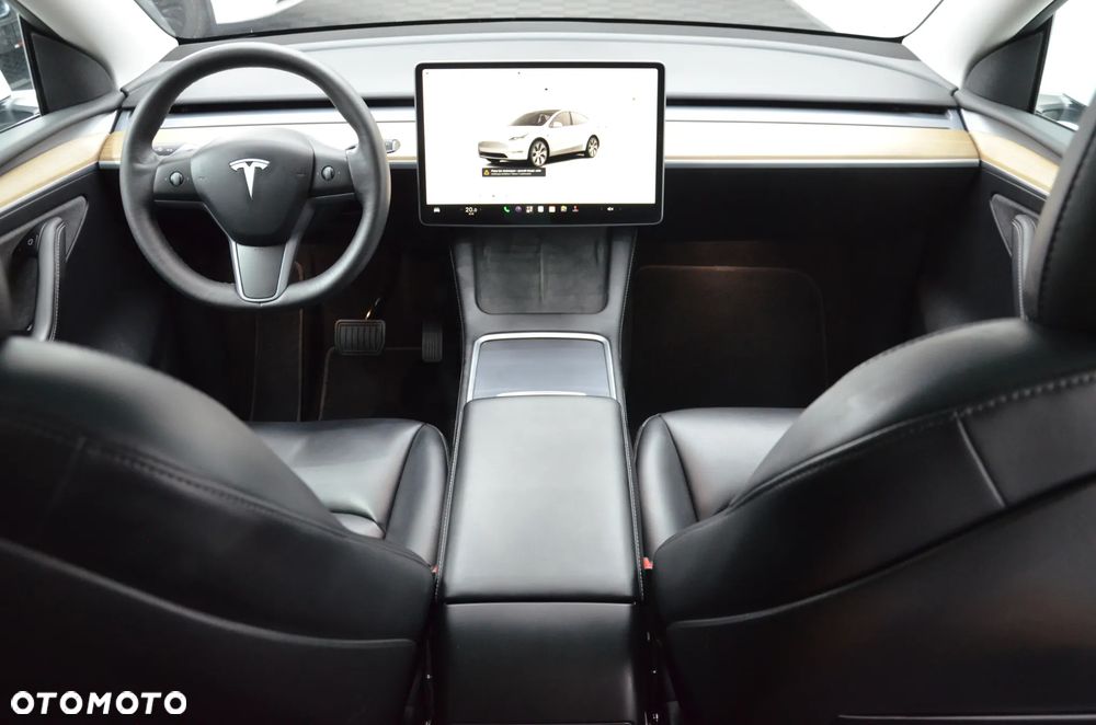 Tesla Model Y Long Range AWD - 16