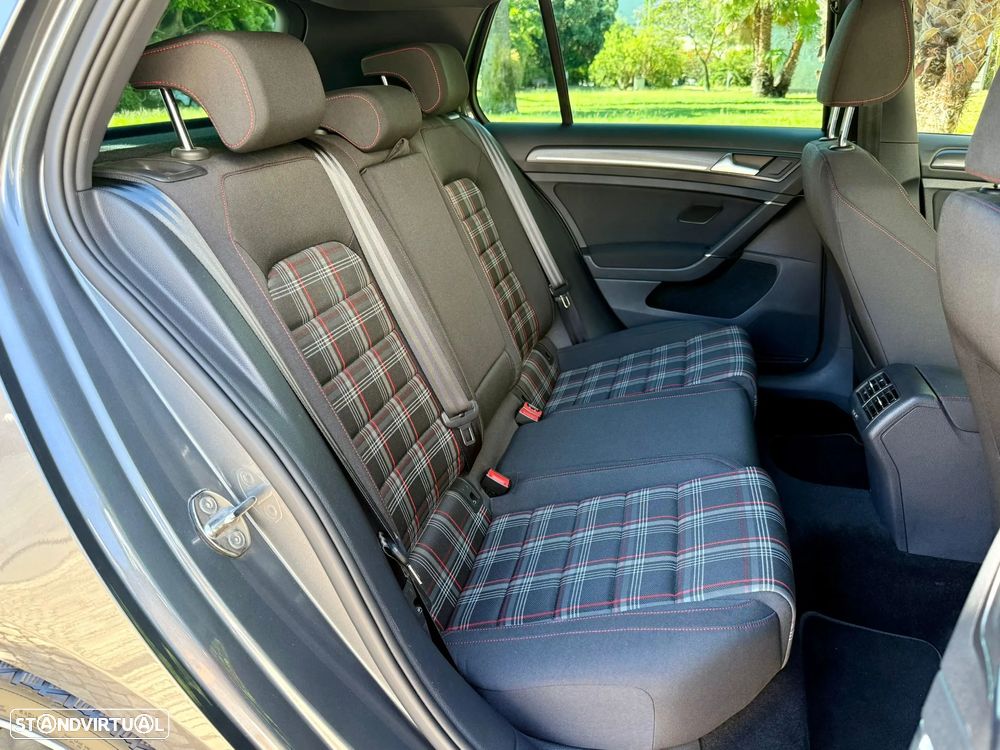 VW Golf 2.0 TSI GTI DSG Performance - 12