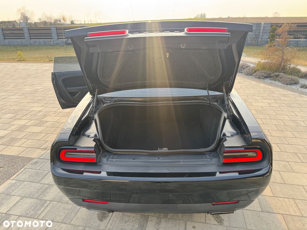 Dodge Challenger - 11