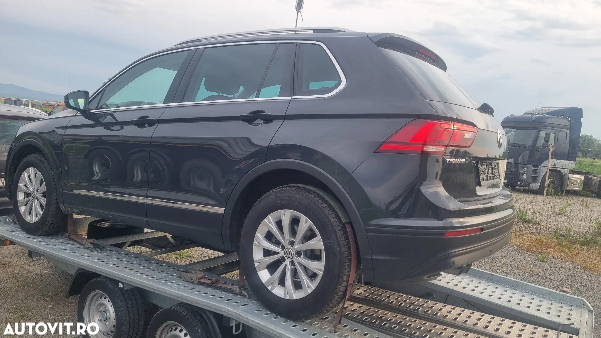 Volkswagen Tiguan 2.0 TDI SCR 4MOTION (BlueMotion Tech) Comfortline - 9