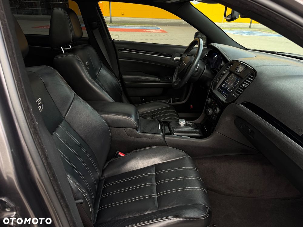 Chrysler 300s - 9