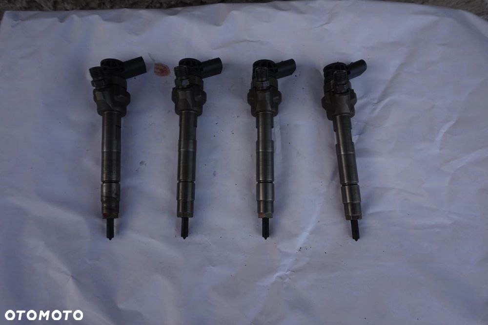 WTRYSK 2.0D BMW F20 F30 F10 X1 E84 X3 F25 E90 0445110382