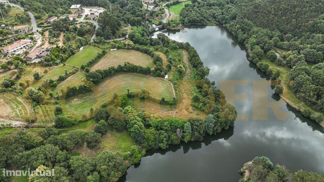 Terreno em Brunhais, Póvoa de Lanhoso - Grande imagem: 3/17