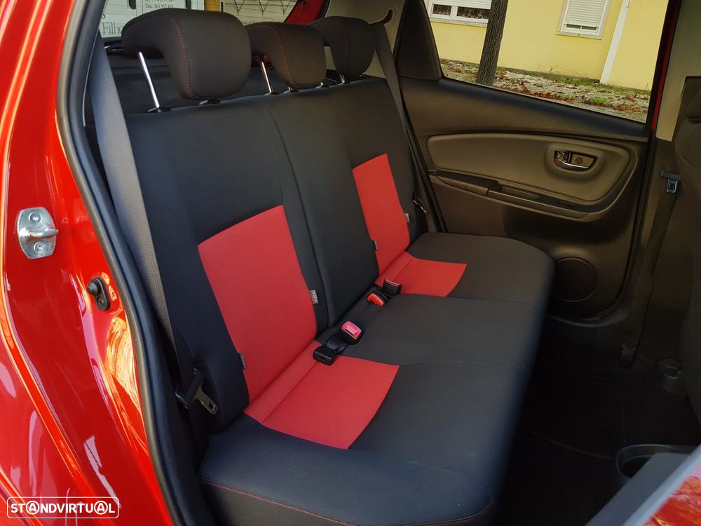 Toyota Yaris 1.4 D-4D Sport+P.Techno +T.Panoramico - 40