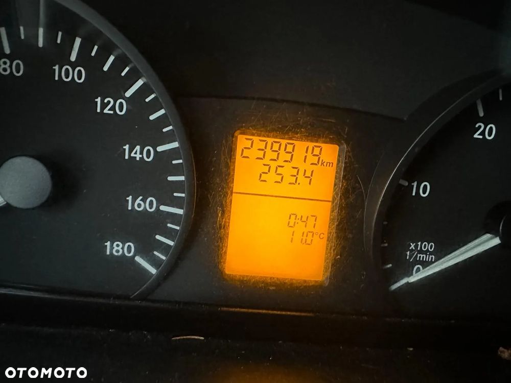 Mercedes-Benz Sprinter - 11