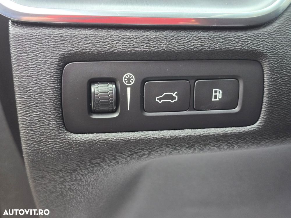 Volvo XC 60 T8 Twin Engine AWD Momentum - 21