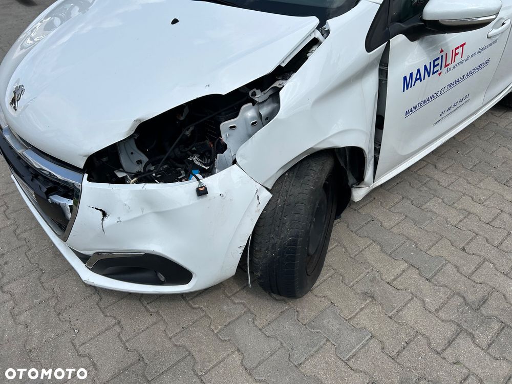 Peugeot 208 - 16