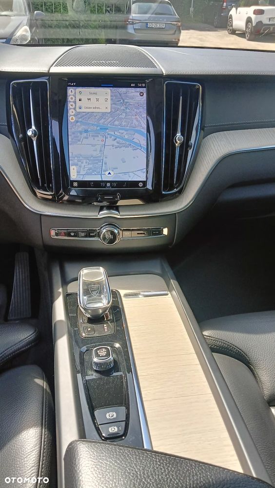 Volvo XC 60 B4 B Essential - 12
