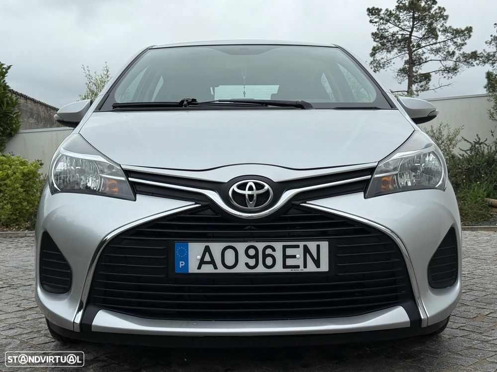 Toyota Yaris 1.0 VVT-i Comfort c/ Design-Pack - 4