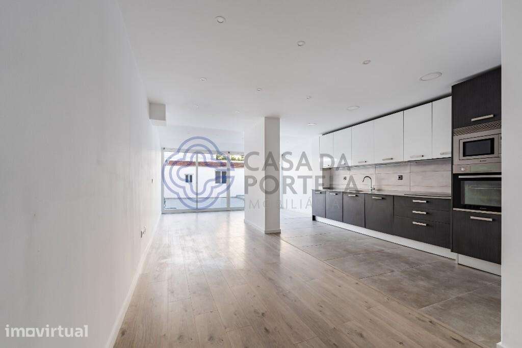 Apartamento T1 Renovado com Logradouro, Churrasqueira e Anexo - Grande imagem: 3/35