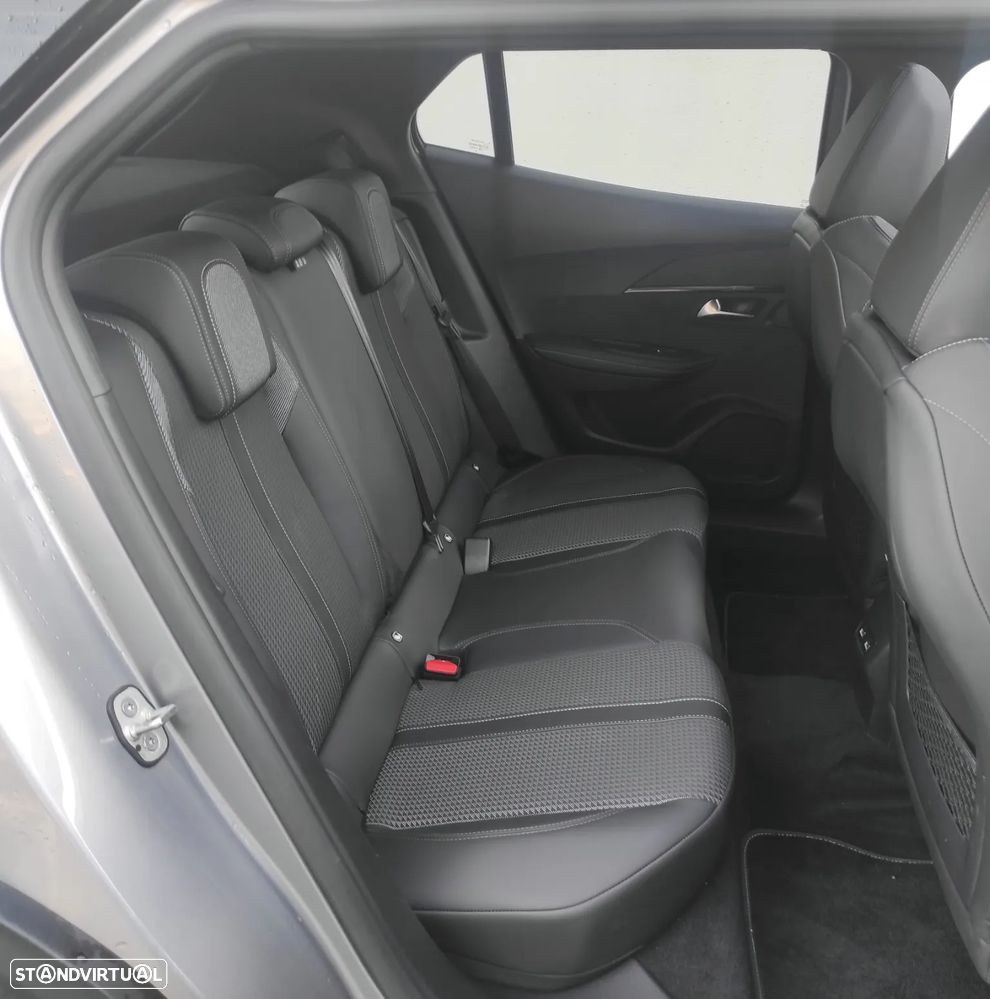 Peugeot e-2008 GT - 28