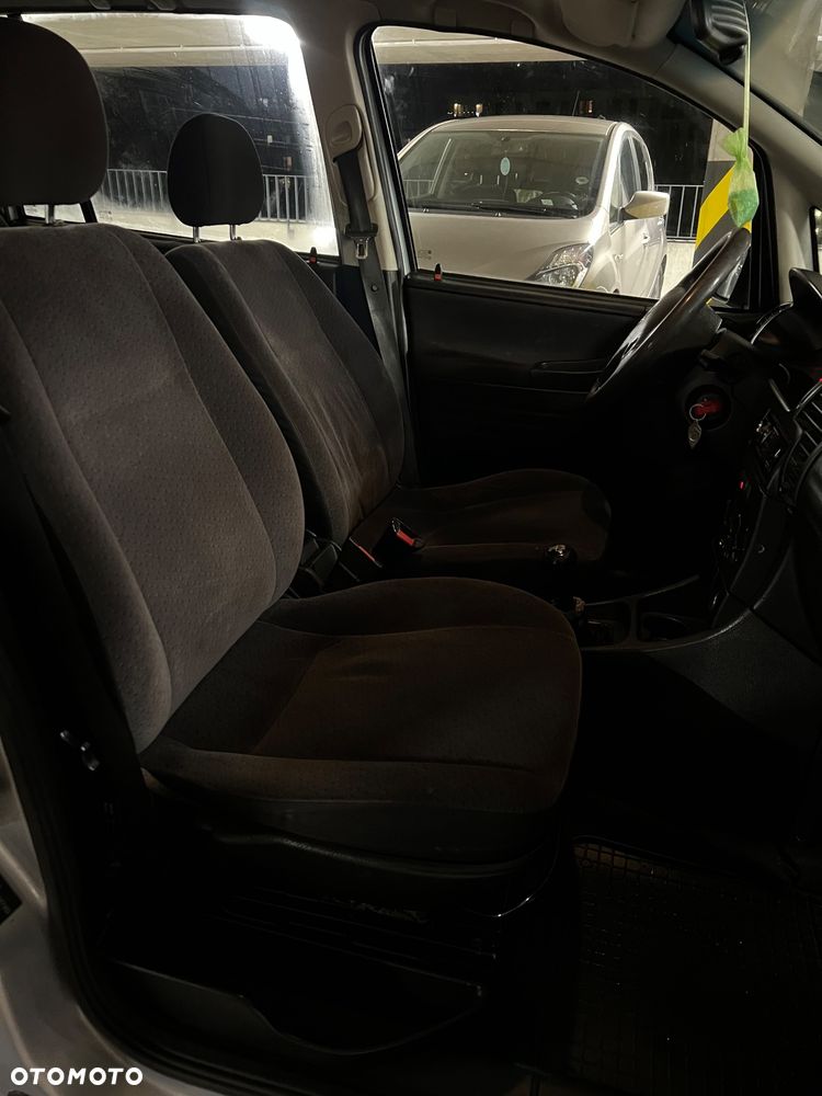 Opel Zafira - 10