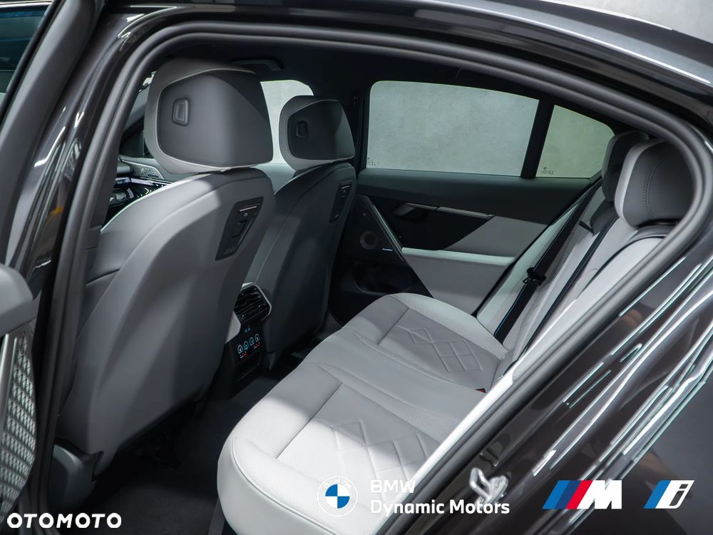 BMW Seria 5 540d xDrive - 22