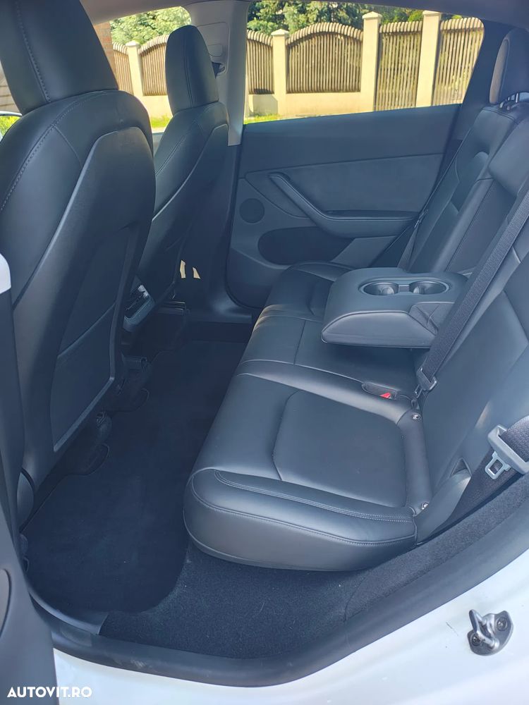 Tesla Model Y - 6