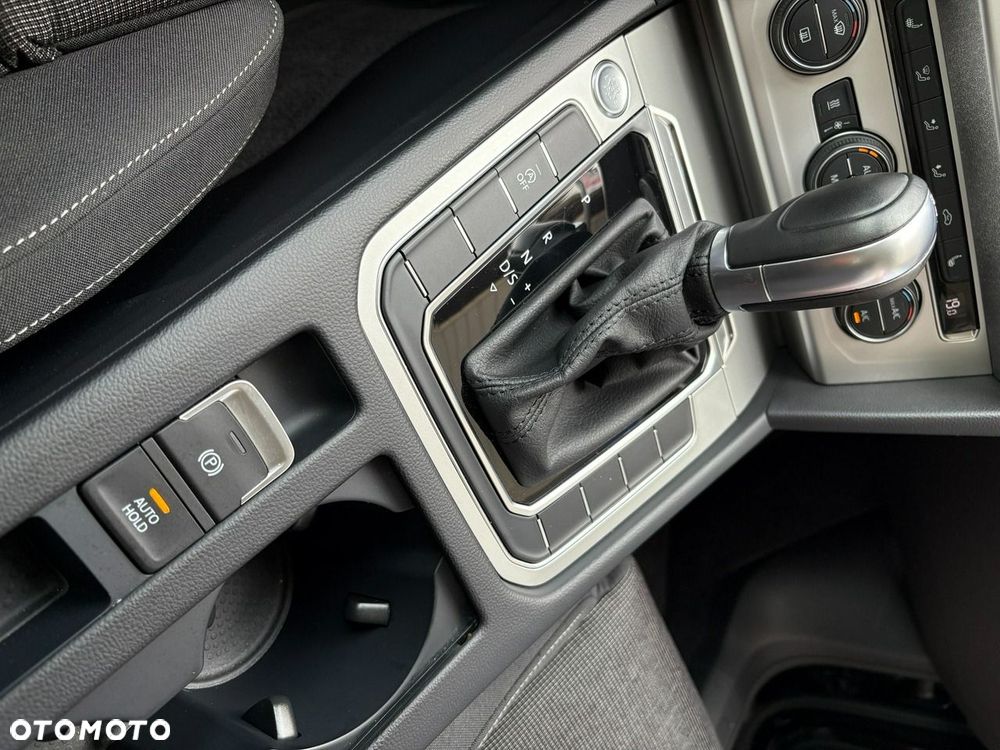 Volkswagen Passat - 28