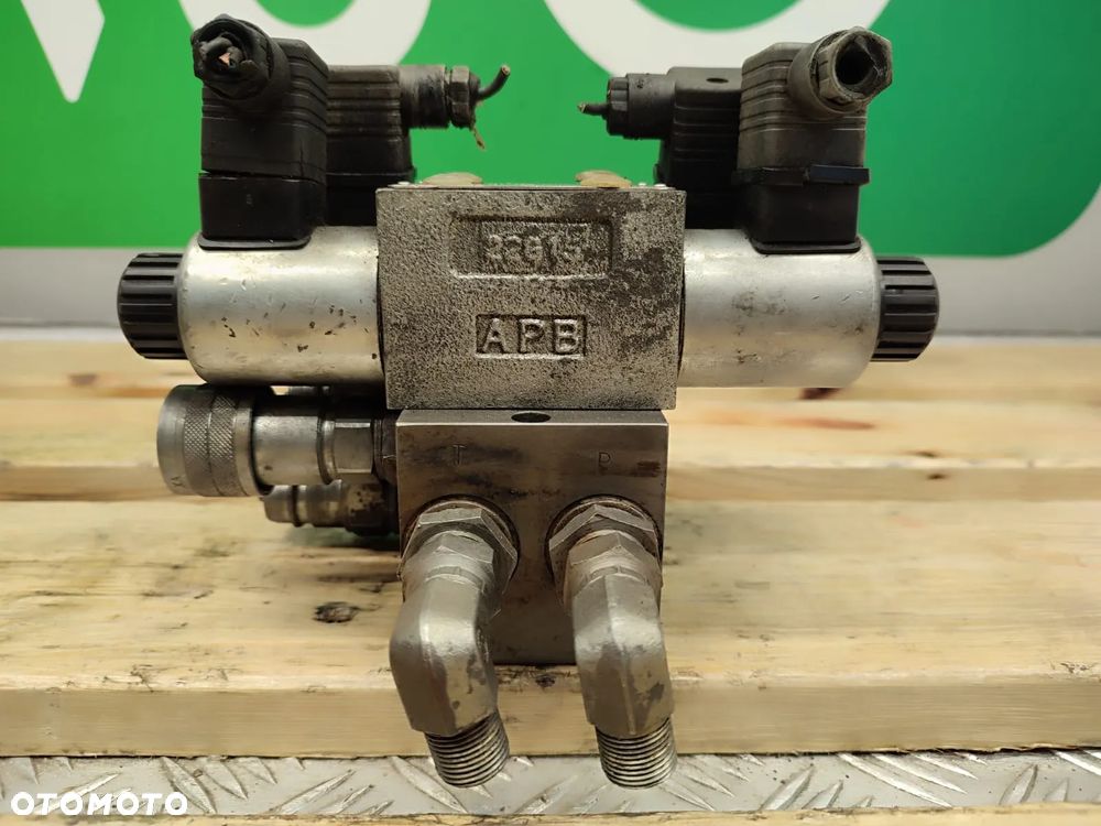 Blok zaworów kierunkowych 935 82971 PARKER DENISON - 8