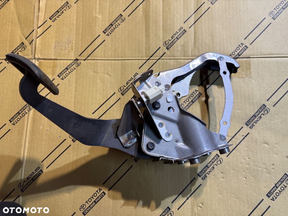 Pedał hamulca z czujnikiem Lexus NX300h 14-17r. Nr. 89510-33030. - 3