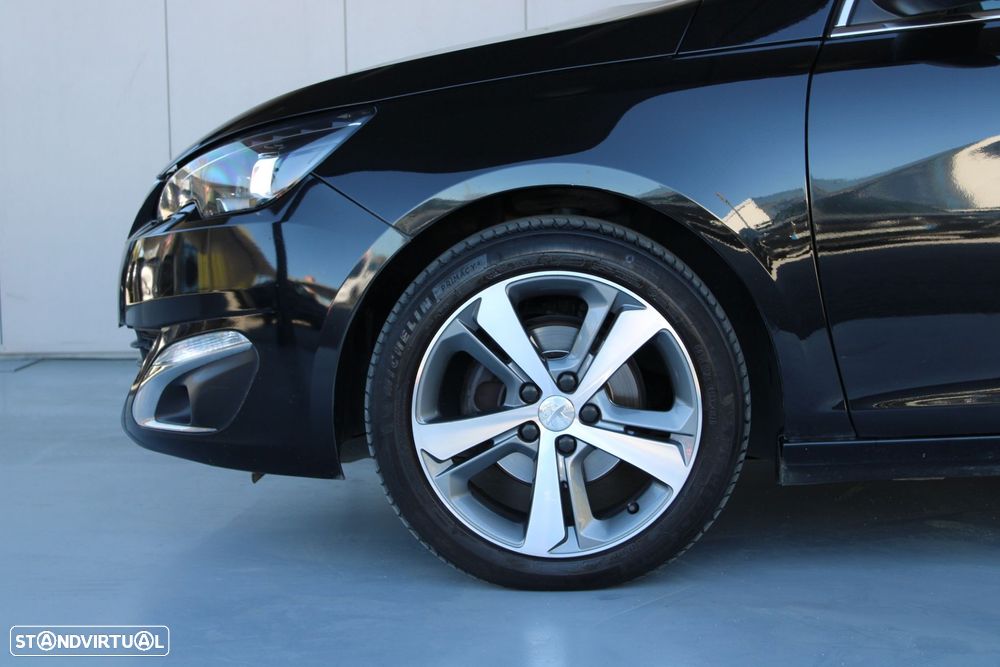 Peugeot 308 1.2 PureTech Allure Pack - 18