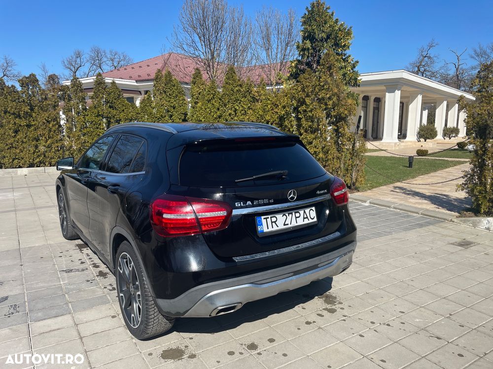 Mercedes-Benz GLA 200 d 4MATIC Aut. - 12
