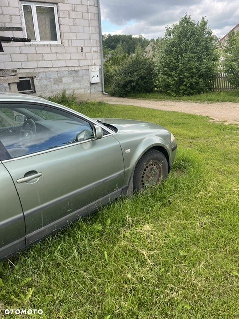Volkswagen Passat 1.9 TDI Basis - 4