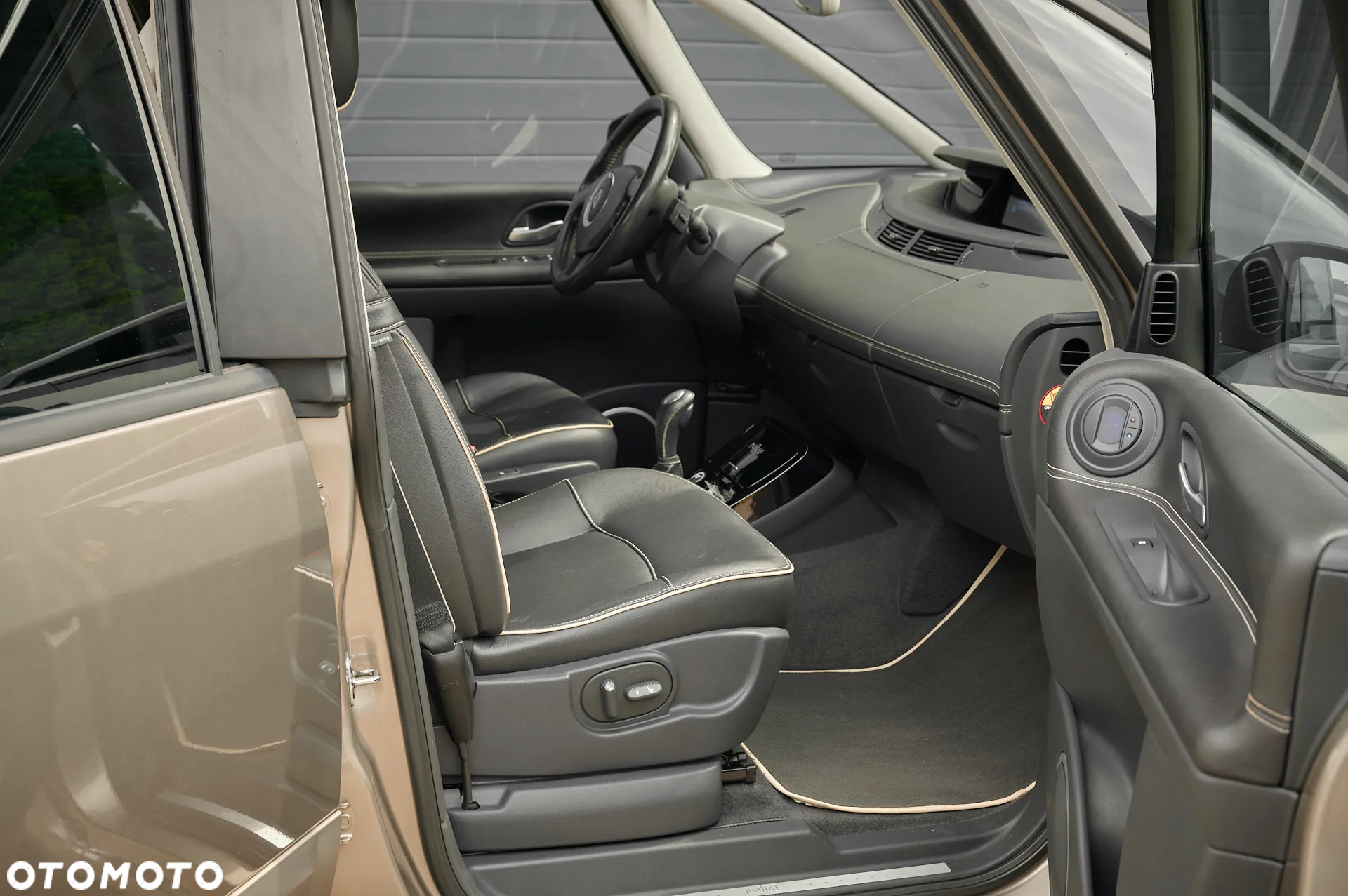 Renault Espace 2.0 dCi 175 FAP Initiale - 11