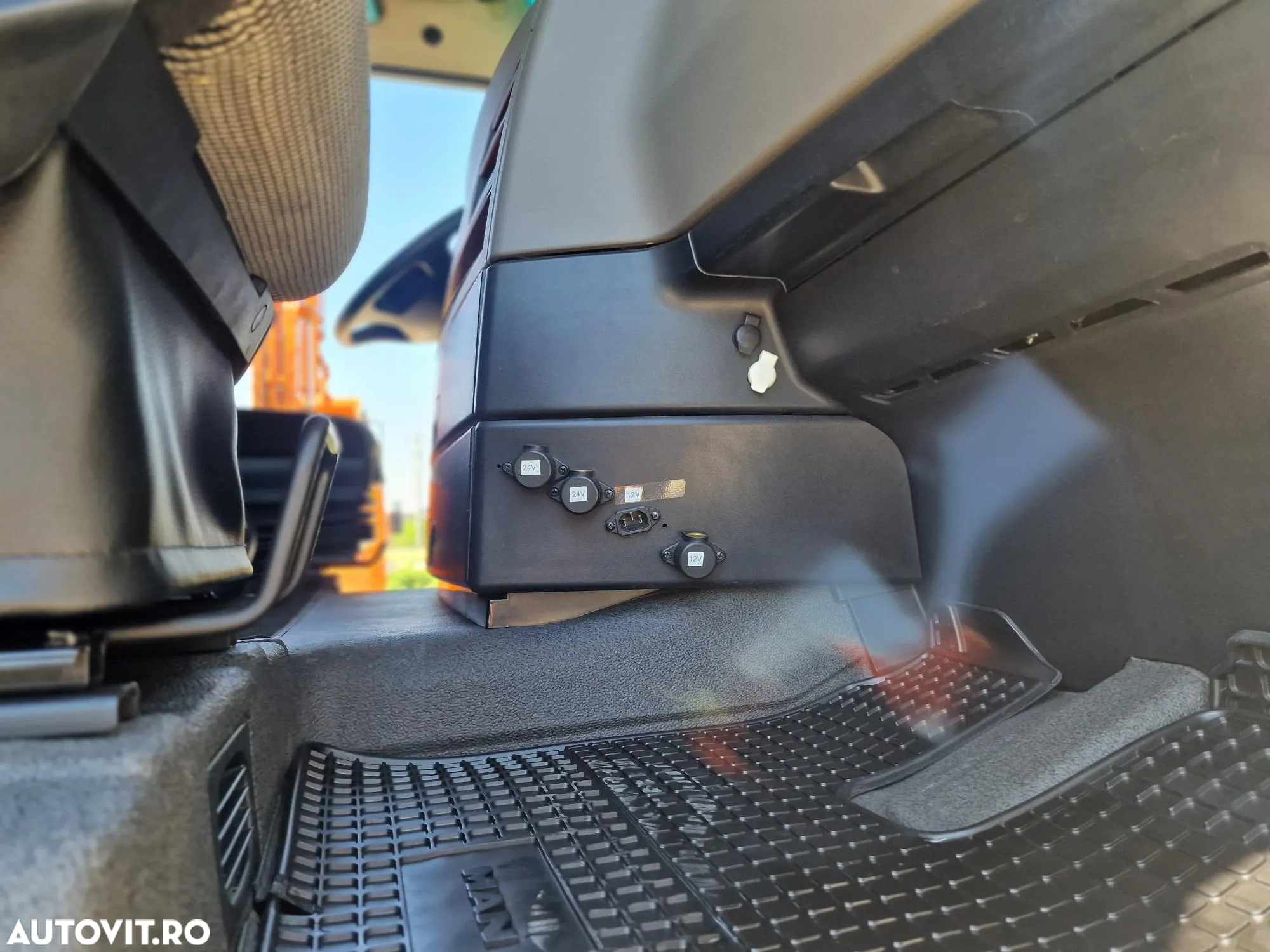 MAN TGX 26.510 6x2/4, axa liftabila si VIRATOARE, 2020, 377.042Km, XXL, Automata+Intarder 6 trepte, Frigider, Aer cond stationare, Proiectoare, Anv 80% bune, rulat doar in Germania, posibilitate leasing 4 ani, goarne,l proictoare, CA NOU-47.900 EUR+Tva - 27
