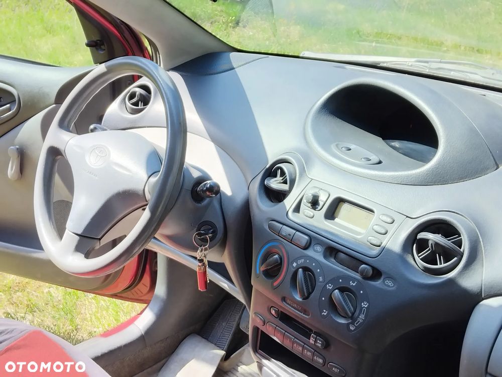 Toyota Yaris 1.0 Base - 10