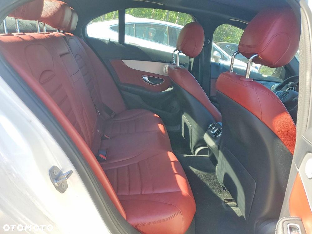 Mercedes-Benz Klasa C 300 7G-TRONIC AMG Line - 9