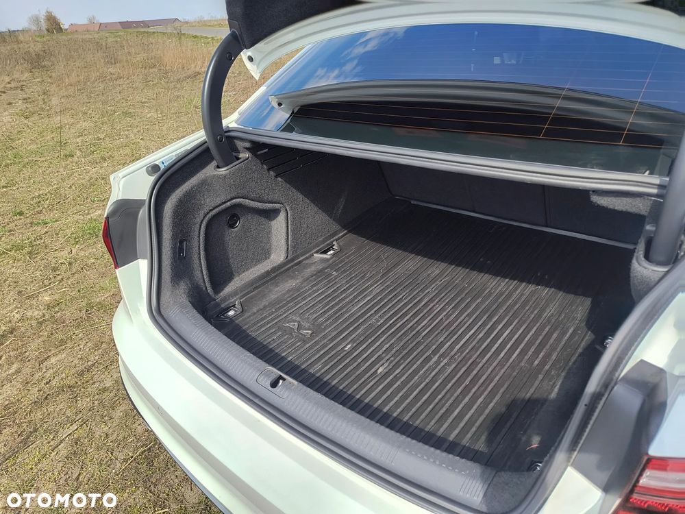 Audi A4 Limousine - 9