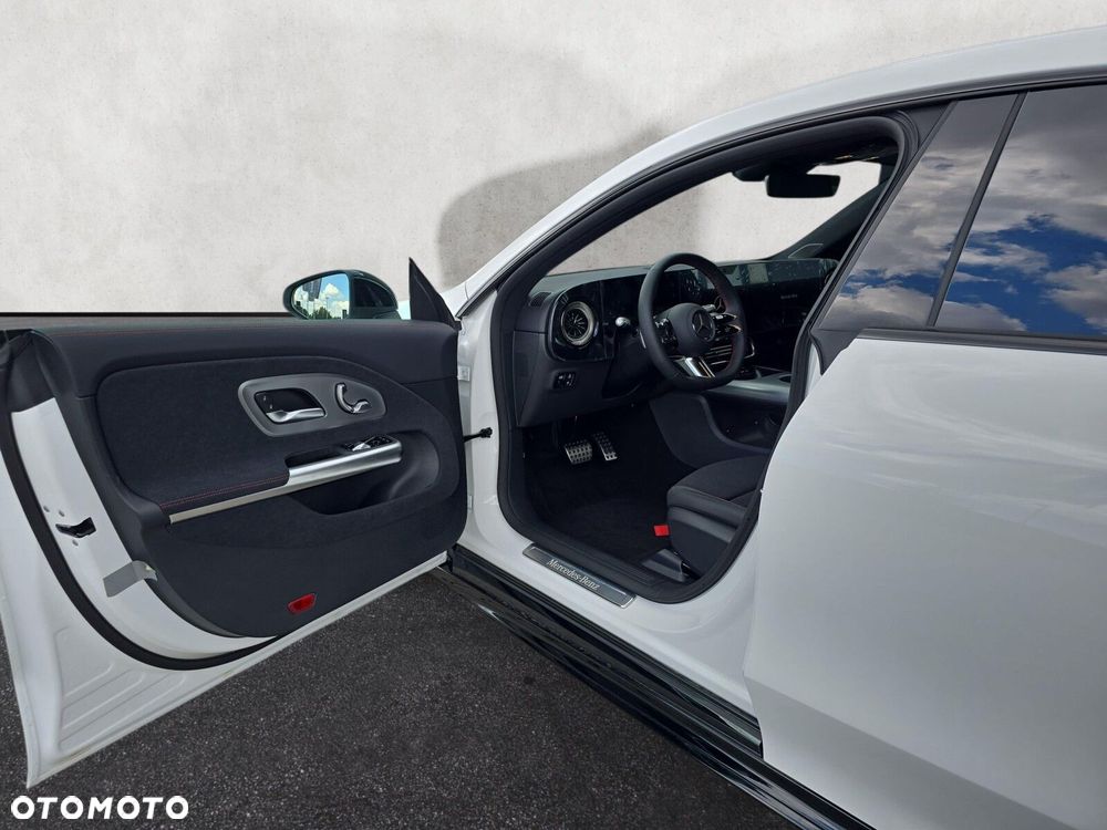 Mercedes-Benz CLA - 11