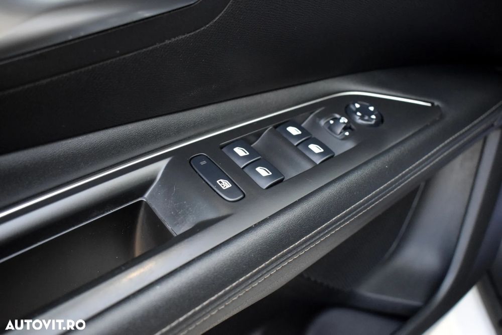 Peugeot 3008 1.2 PureTech Turbo S&S EAT8 Allure - 14